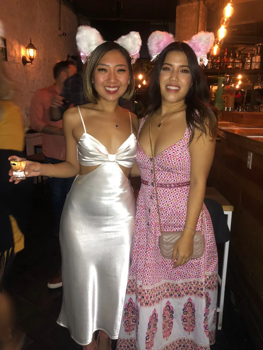 Amigas festejando una despedida de soltera en Cantina La Llorona
